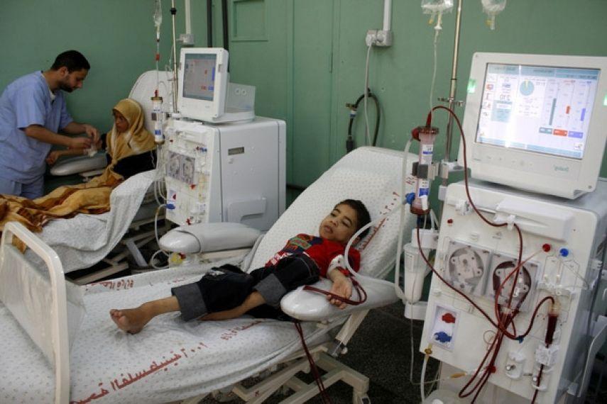 غزة: نفاد زيوت المولدات يهدد بتوقف أقسام حيوية بالمستشفيات