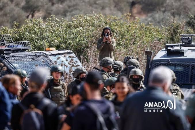 سلطات الاحتلال تحتجز وفداً برلمانياً أوروبياً وتواصل عمليتها العسكرية الواسعة في الخليل